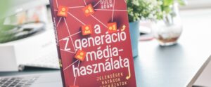 A képen Guld Ádám a Z generáció médiahasználata című könyve.